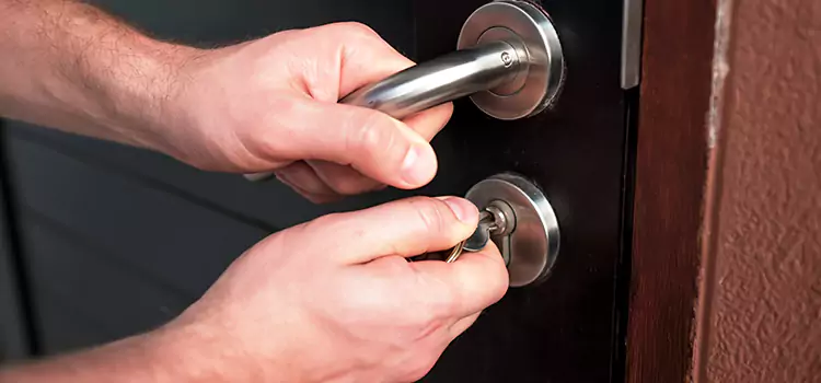 Door Closer Repair & Installation Brossard